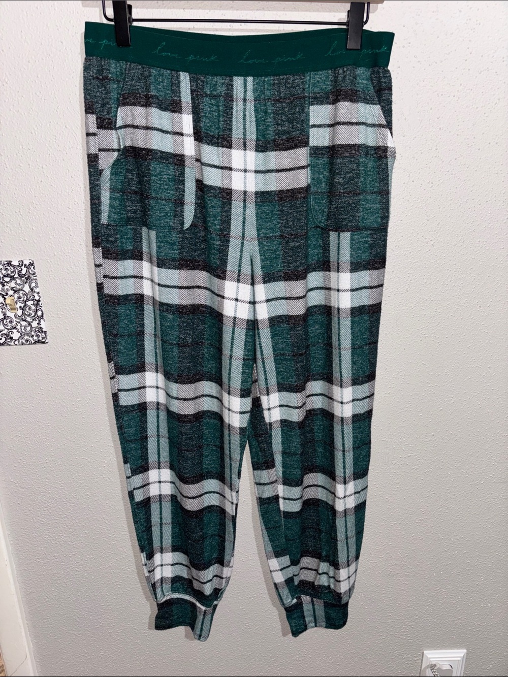Victoria's Secret PINK "Live Pink" Cozy Sleep Plaid Pajama Joggers (Large)